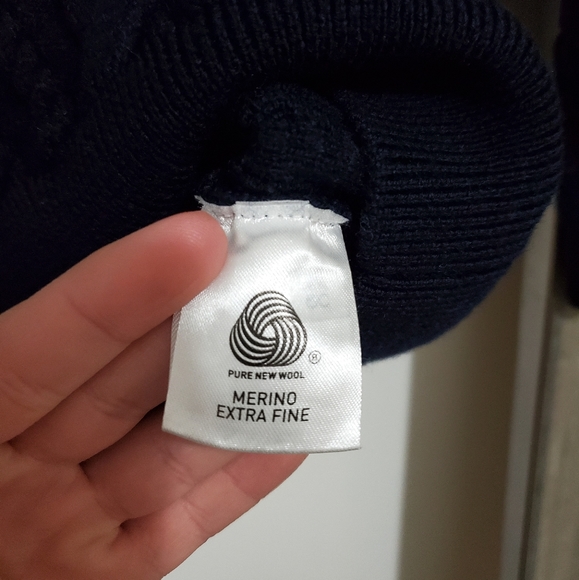 Lacoste wool vneck sweater - Picture 5 of 6